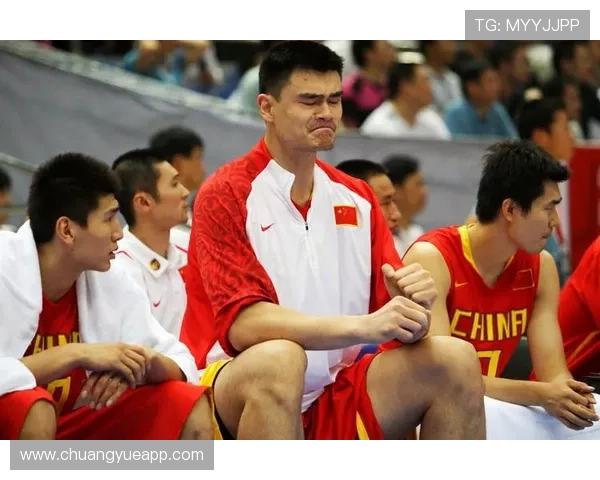 基迪姚明的篮球传奇之路：从青涩少年到国际巨星的成长历程